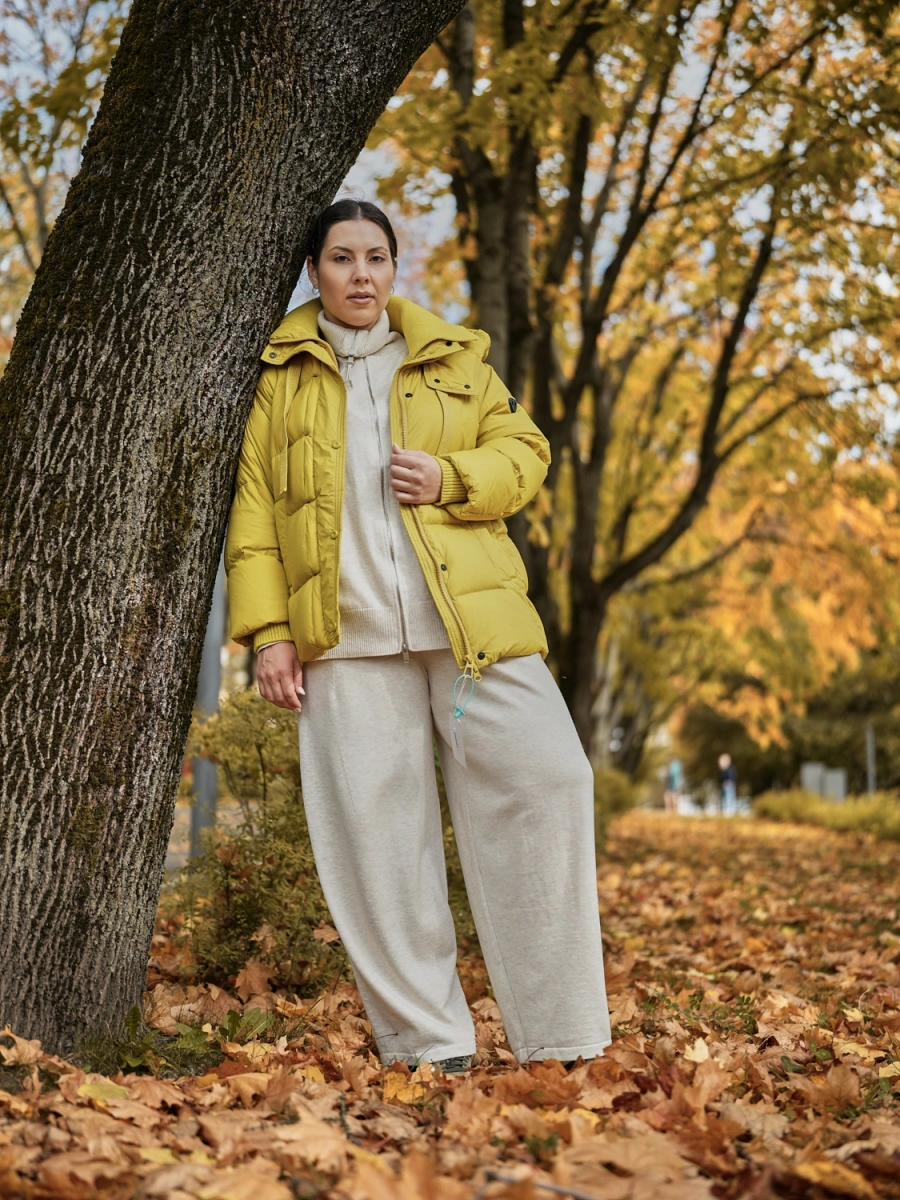 Пуховик с капюшоном и трикотажной отделкой, размер 50-54 фото 7