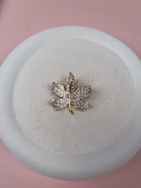 Брошь Кленовый лист 6211550