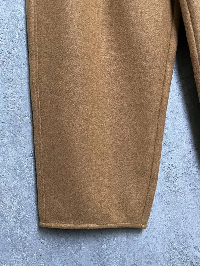 Брюки с защипами 