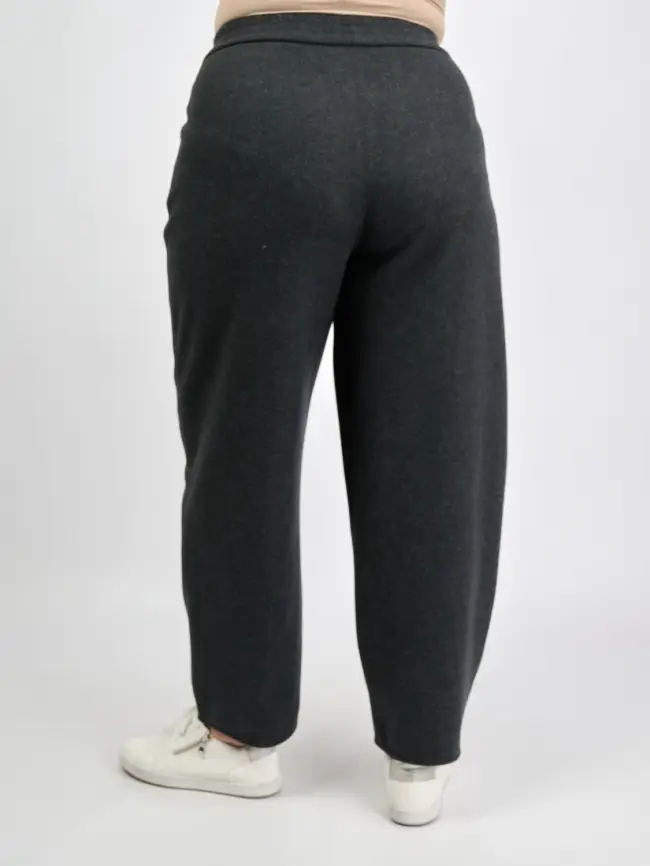 Брюки с защипами 