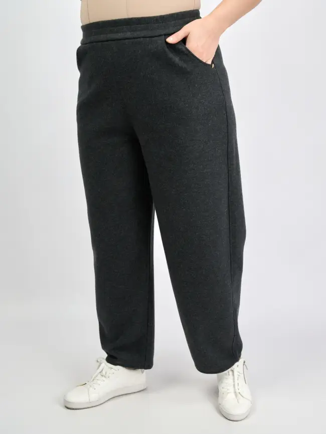 Брюки с защипами 