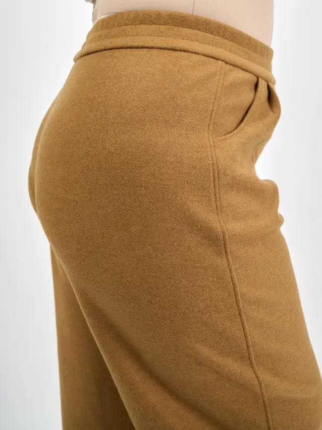 Брюки с защипами 