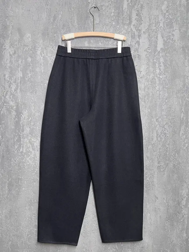 Брюки с защипами 