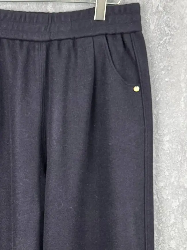 Брюки с защипами 