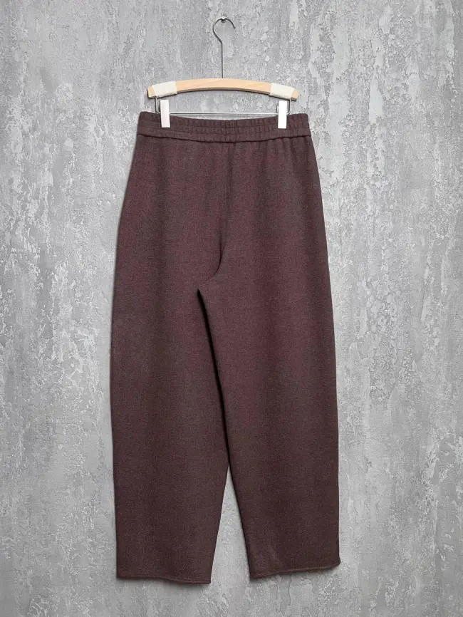 Брюки с защипами 