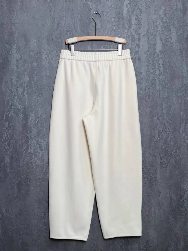 Брюки с защипами 