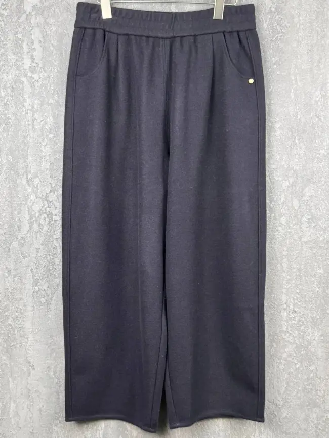 Брюки с защипами 