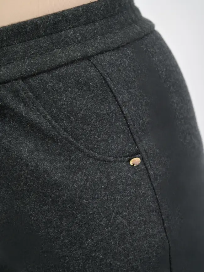 Брюки с защипами 