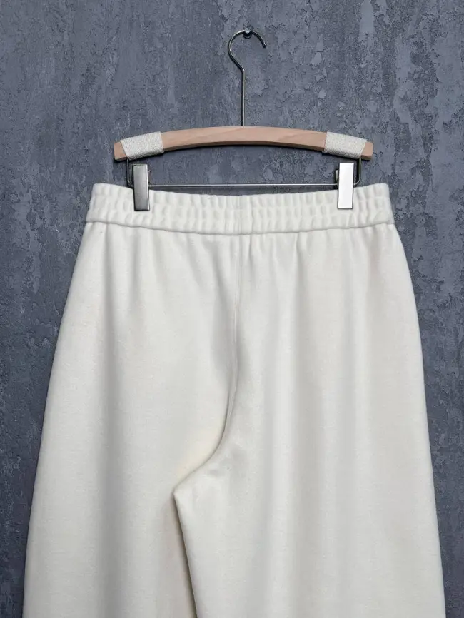 Брюки с защипами 