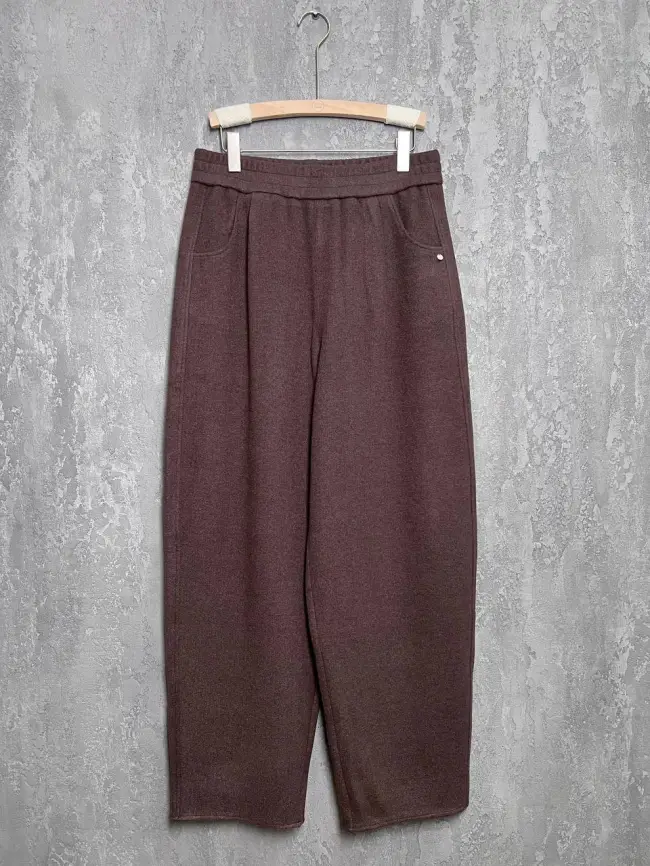 Брюки с защипами 