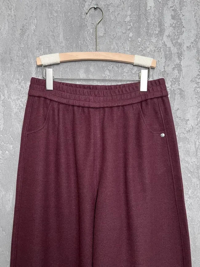 Брюки с защипами 