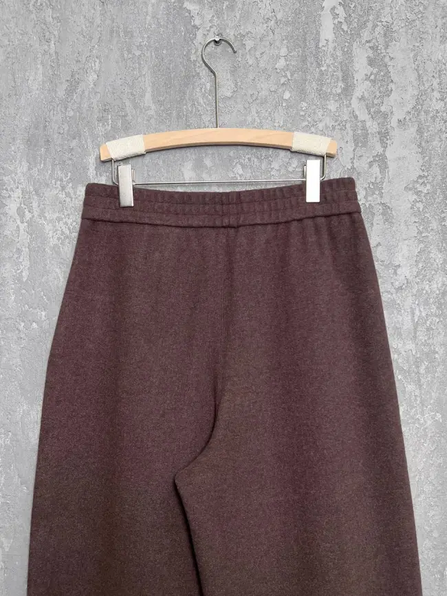 Брюки с защипами 