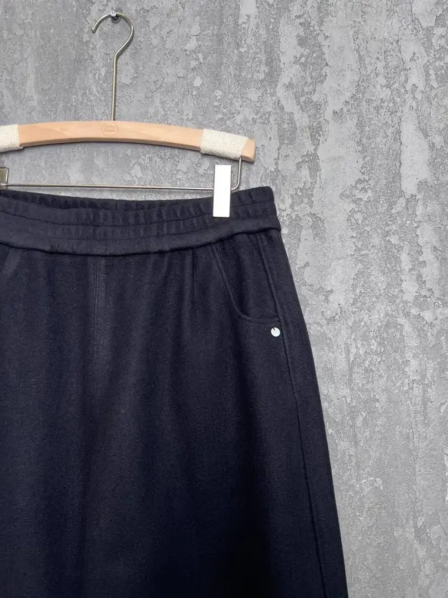 Брюки с защипами 