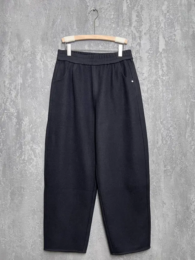 Брюки с защипами 